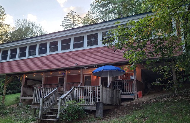 Lovely cottage with sauna and hot tub in Grafton