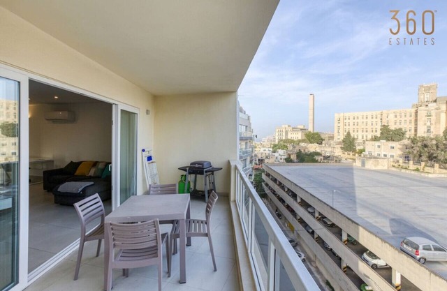 Lovely designer 3BR Apt w/Private Terrace with BBQ