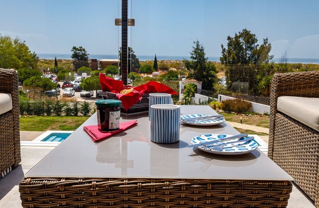 Lovely elegant 4 bed, 4 bath frontline house with stunning sea views and pool