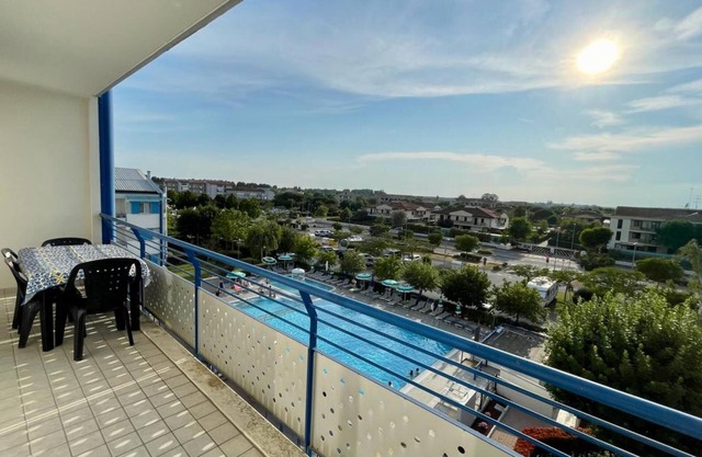 Lovely flat facing the swimming pool