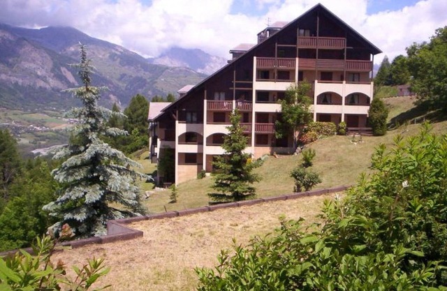 LOVELY MOUNTAIN STUDIO