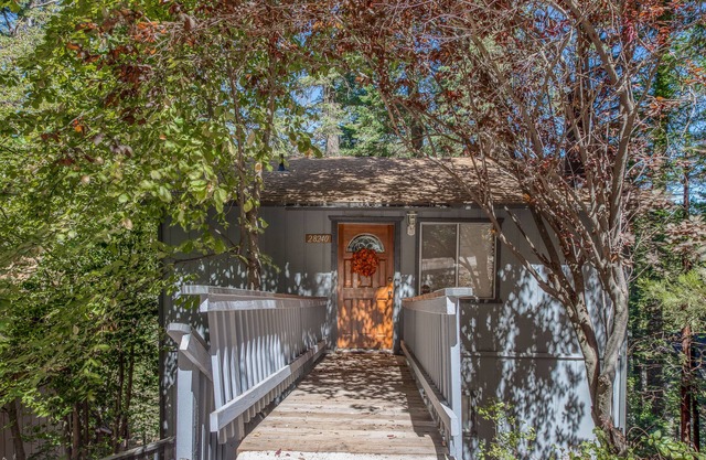 Lovely Hillside Retreat w/Fireplace & Furnished Deck - Near Sky Park