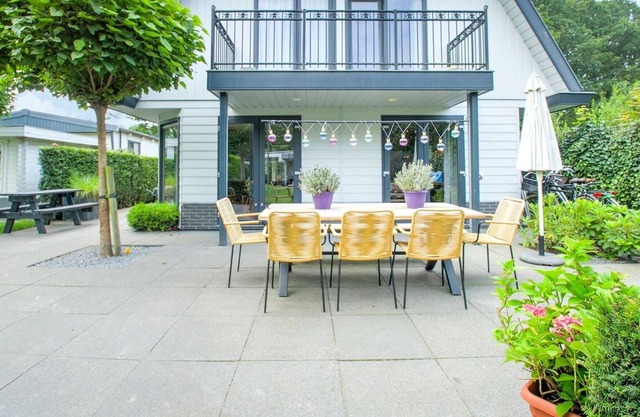 Lovely holiday home in Kaatsheuvel with bubble bath