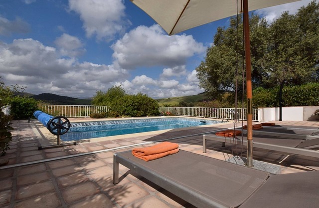 Lovely Holiday Home with Private Swimming Pool in Almogía