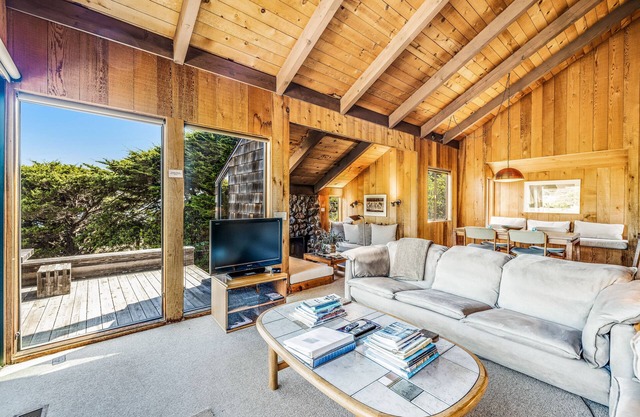 Lovely home close to beach - ocean views, pools & golf, level 2 electric charger