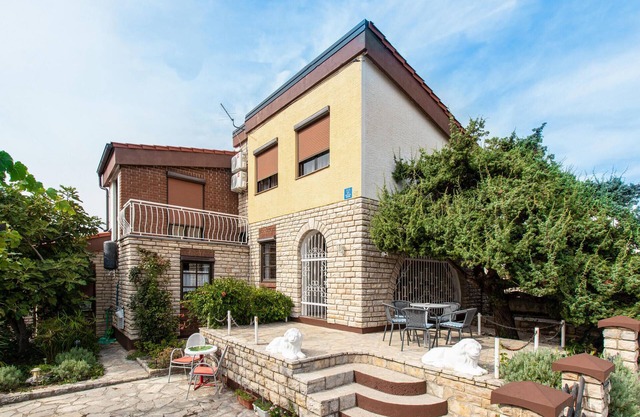 Lovely home in Maslenica - Jasenice