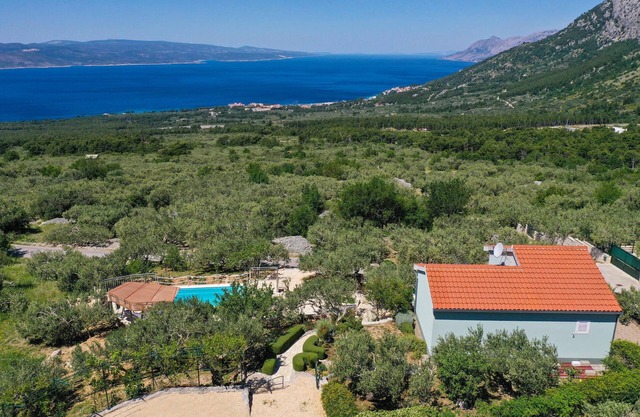 Lovely home in Bast with house sea view
