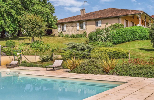 Lovely home in Bourgougnague