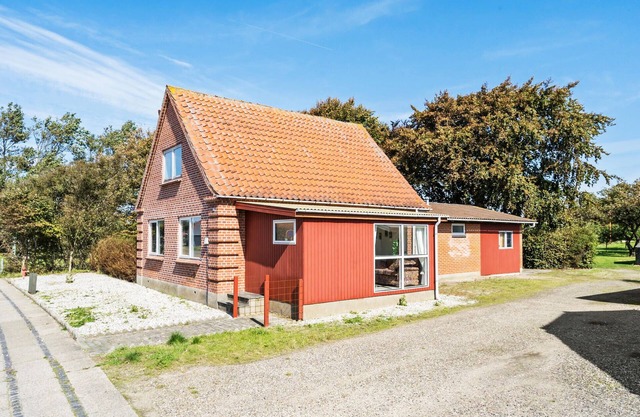 Lovely home in Bøvlingbjerg with WiFi