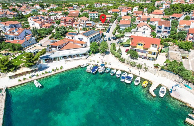 Lovely home in Brodarica