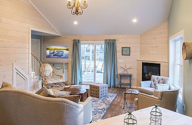 Lovely home in Cape Porpoise Village, 6 bedroom, 6 baths-- sleeps up to 15.