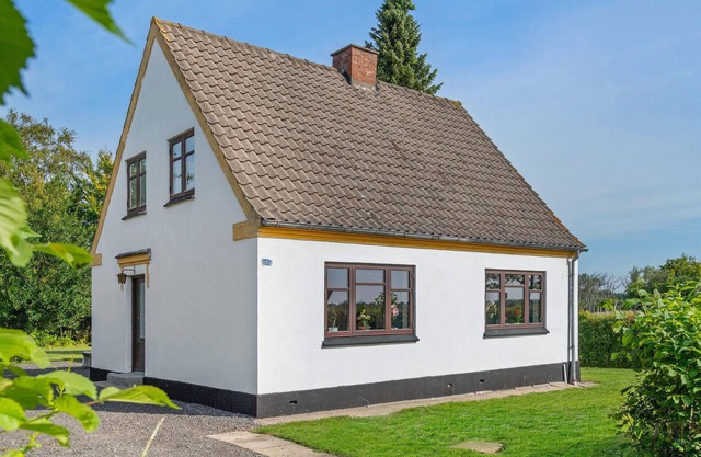 Lovely home in Dronninglund with WiFi