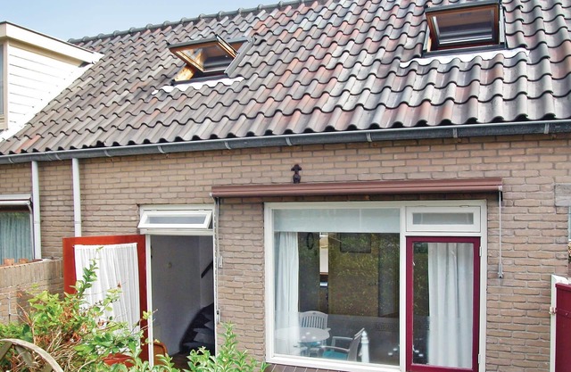 Lovely home in Egmond Aan Zee with WiFi