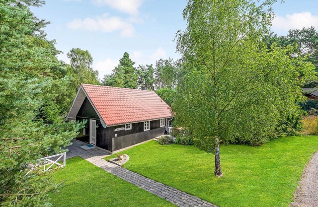 Lovely home in Ebeltoft with WiFi