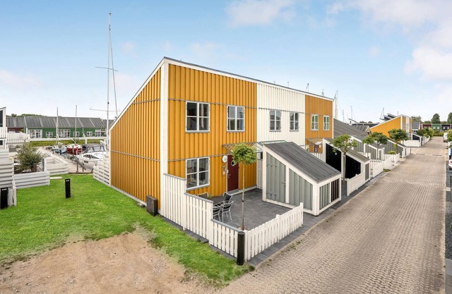 Lovely home in Ebeltoft with sauna