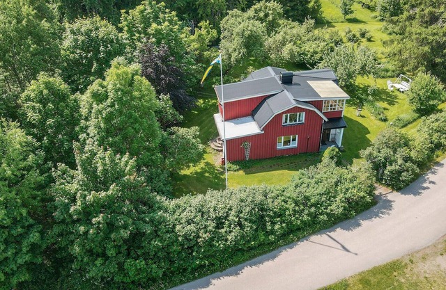 Lovely home in Fengersfors with WiFi