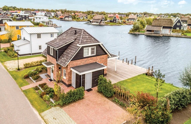 Lovely home in Giethoorn with WiFi