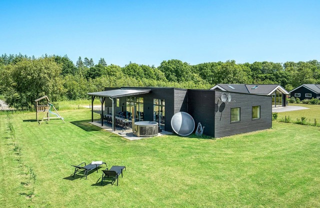 Lovely home in Glesborg with sauna