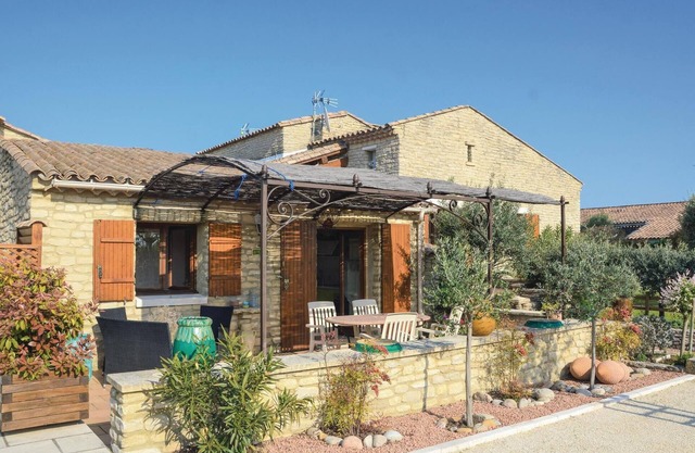 Lovely home in Gordes with kitchen