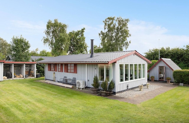 Lovely home in Gørlev with WiFi