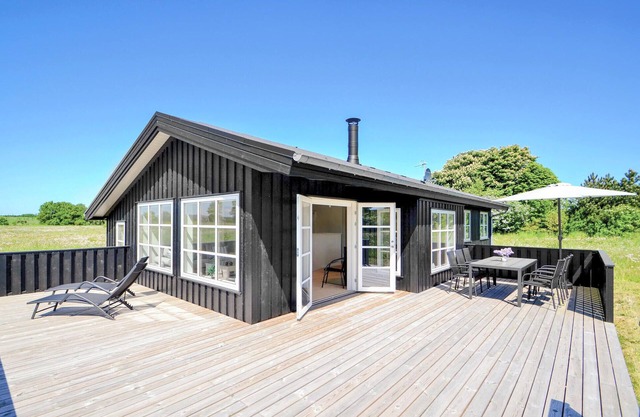 Lovely home in Grenaa with kitchen
