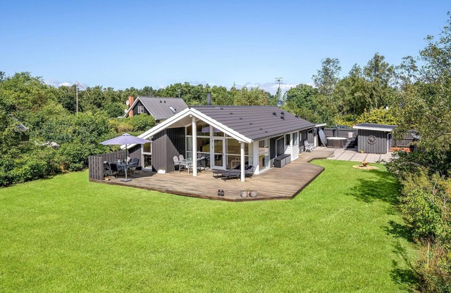 Lovely home in Grenaa with kitchen