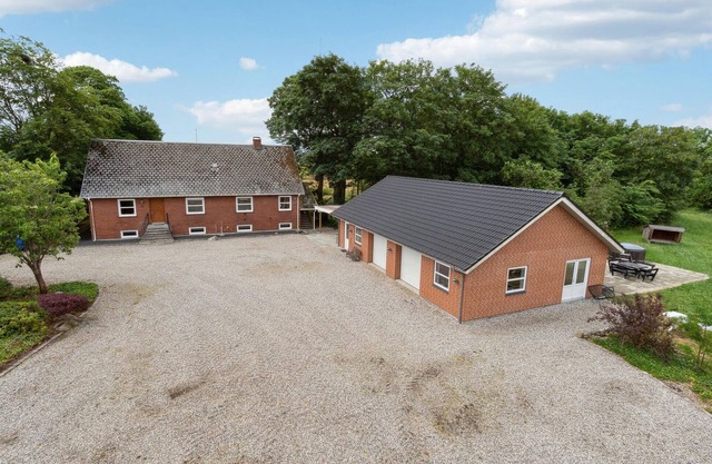 Lovely home in Grindsted with WiFi