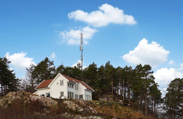 Lovely home in Høvåg with WiFi