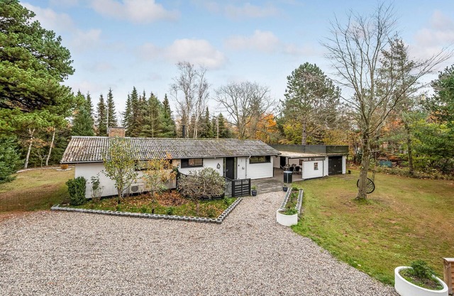 Lovely home in Højslev with WiFi