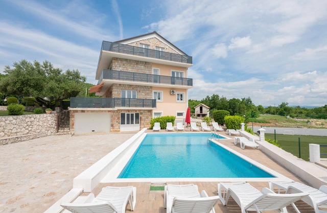 Lovely home in Podbablje Gornje