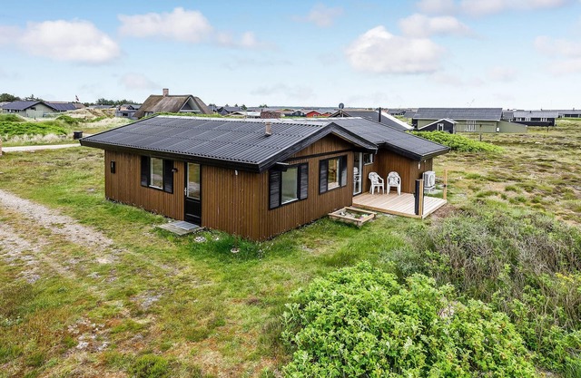 Lovely home in Hvide Sande with kitchen