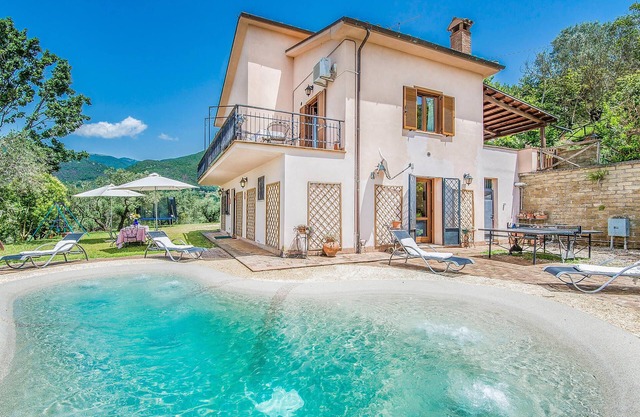 Lovely home in Poggio Catino RI