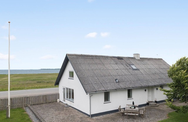 Lovely home in Løgstør with WiFi