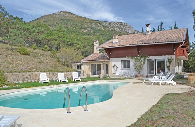 Lovely home in La Bastide