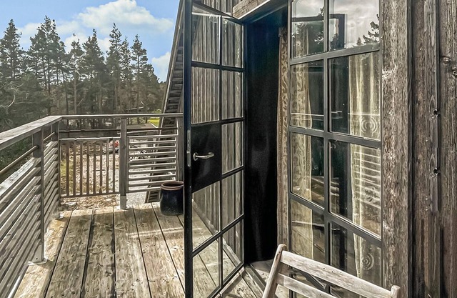 Lovely home in Lärbro with WiFi