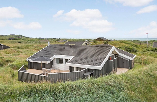 Lovely home in Løkken with kitchen