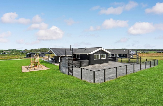 Lovely home in Løkken with sauna