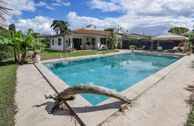 Lovely home in Marina Velca with WiFi