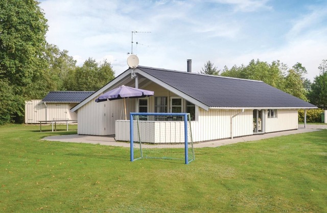 Lovely home in Oksbøl with kitchen