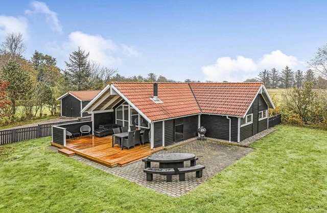 Lovely home in Oksbøl with sauna