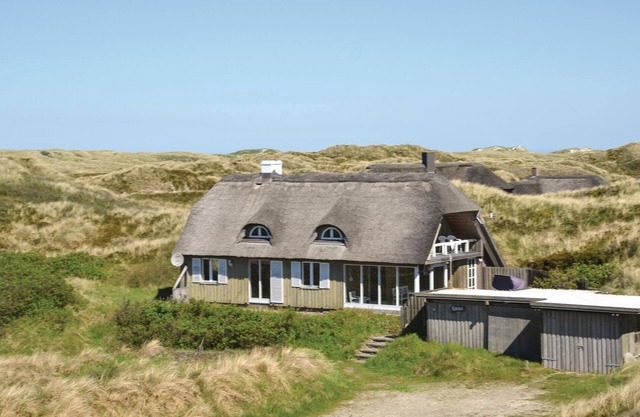 Lovely home in Oksbøl with kitchen