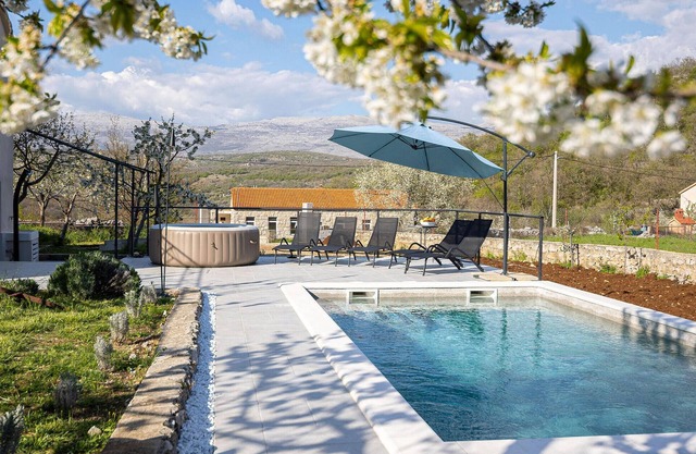 Lovely home in Ramljane