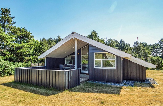 Lovely home in Rødby with kitchen