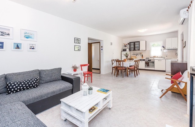 Lovely home in Sibenik with kitchen