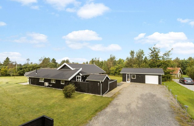 Lovely home in Strandby with WiFi