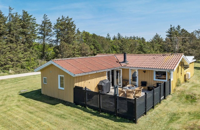 Lovely home in Thisted with kitchen