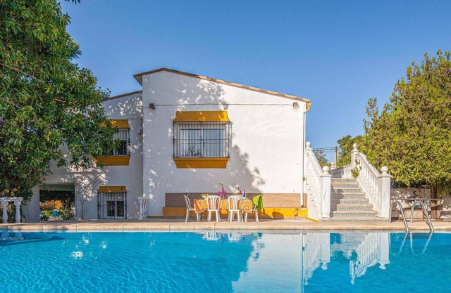Lovely home in Tomares with kitchen