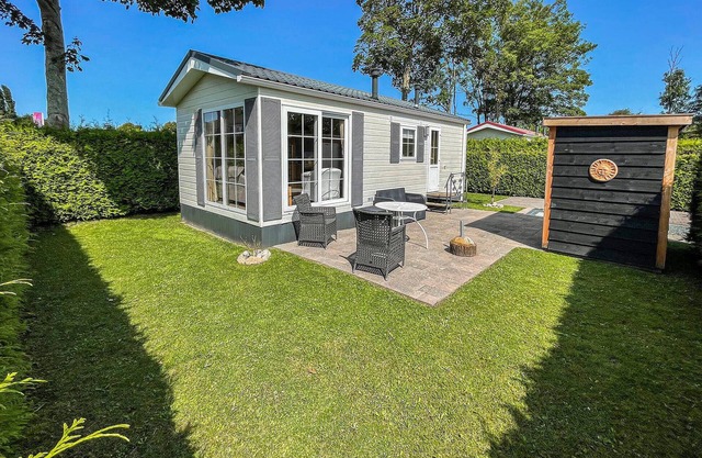 Lovely home in Tzummarum with WiFi