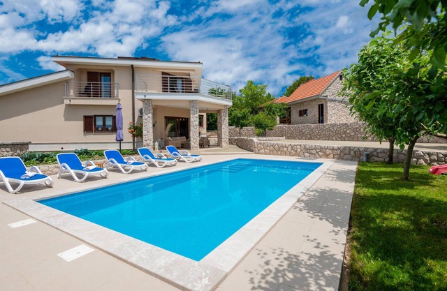 Lovely home in Vinjani Gornji