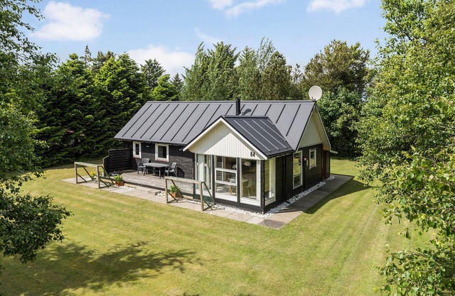 Lovely home in Vemb with WiFi